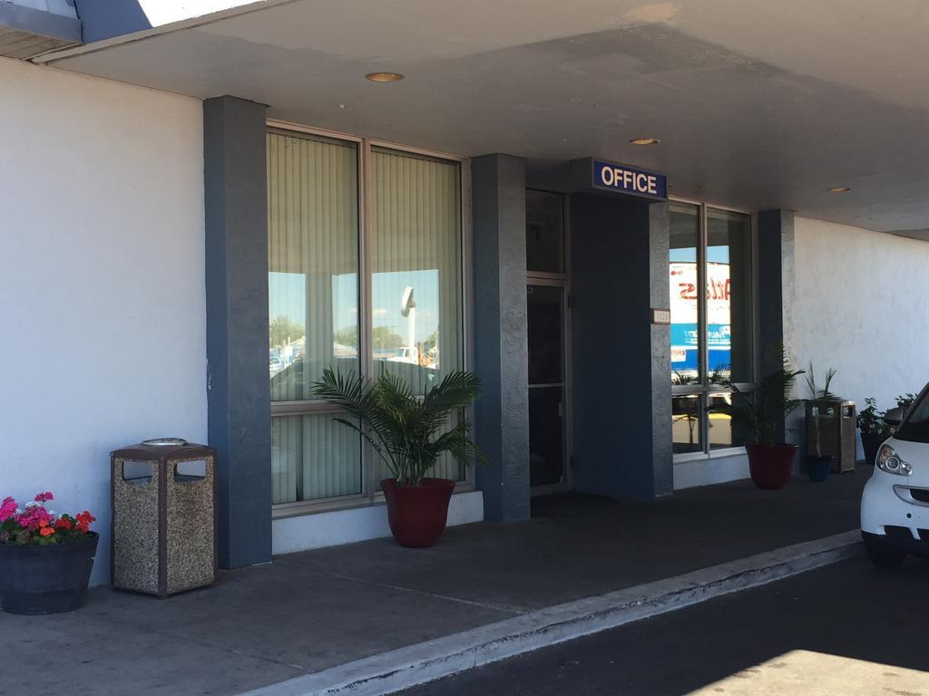 Ez 8 Motel Airporter Phoenix Exterior photo